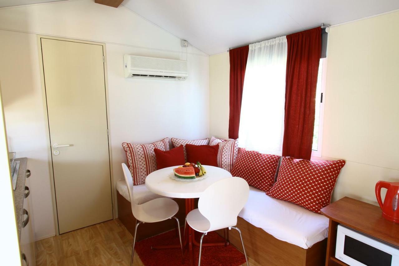 Apartments Pipi Pakoštane 外观 照片